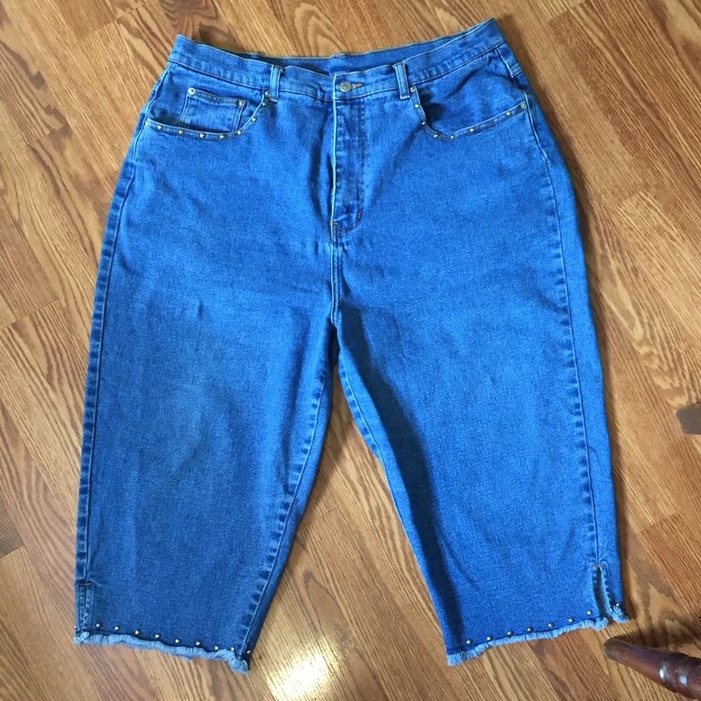 Plus size Cropped studded jeans